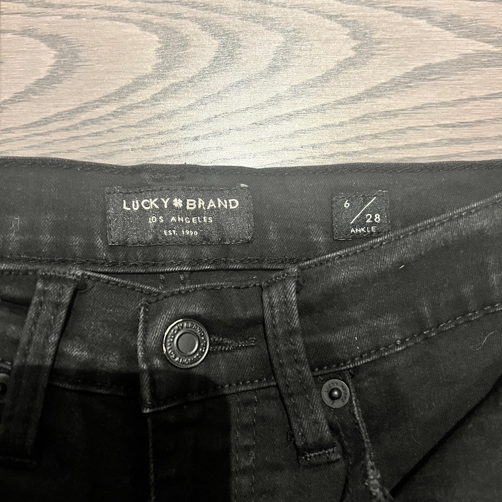 Women’s Lucky Brand jeans size 6